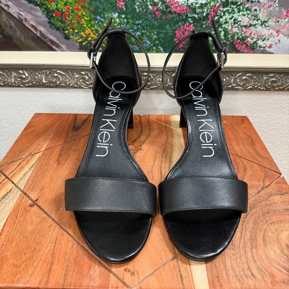 Calvin Klein Women's Carrie Black Leather Platform Sandals Ankle Strap Size 9 - Picture 2 of 11